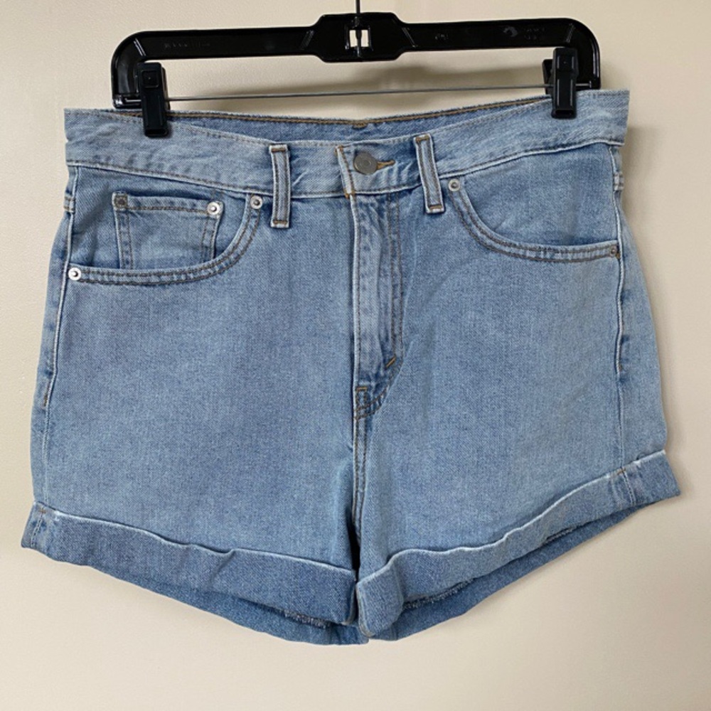 Levi’s High-Waisted Mom Shorts Size 30